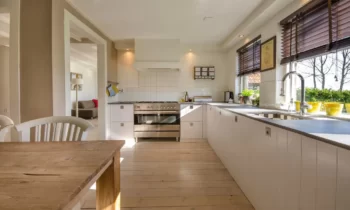 Piso Vinílico na cozinha: inspirações e dicas!